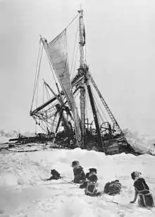 L'Endurance écrasé par la pression des glaces.