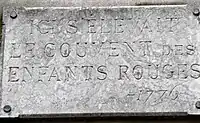 Enfants rouges plaque dans la cour du 90 rue des Archives