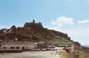 La forteresse Saint-Michael's Mount au Royaume-Uni a été l'une des sources d'inspiration.