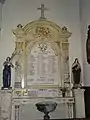 Monument dans l'église pour victimes militaires.