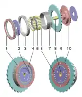 Vue éclatée de l'assemblage des rotors de la machine Enigma.1. Anneau encoché2. Point indiquant le contact « A » pour l'assemblage3. Roue de l'alphabet4. Contacts plats5. Connexions électriques6. Contacts à aiguille7. Anneau élastique de réglage8. Moyeu9. Roue dentée de positionnement manuel du rotor10. Roue à rochet.