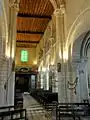 Croisée du transept ; vue dans la nef gothique.