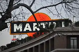 Une enseigne néon Martini