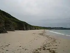 Vue de la partie Ouest du mur depuis la plage des Grands-Sables,