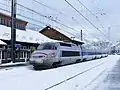 La rame 4502, arrivant d'Italie, change de courant en gare de Modane.