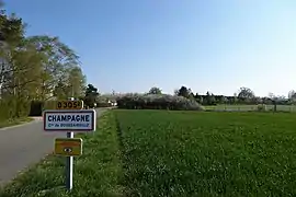 Entrée de Champagne par la RD 3052.