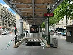 Un des accès à la station.