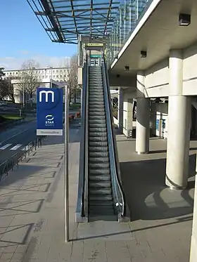 Un des escalators de la station aérienne Pontchaillou, avant la mise en place des portillons d'accès.