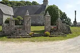 Entrée de la chapelle de Lochrist.