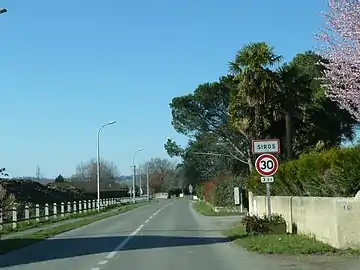 Entrée dans Siros.