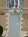 Entrée principale de la mairie de Migré.