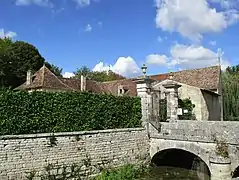 Entrée du château, pont sur la Boutonne