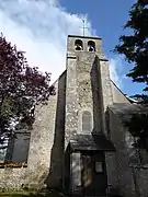 Entrée et mur clocher de l'église.
