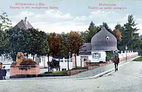 L'ancienne entrée du parc, au croisement de la rue du jardin zoologique et de la rue de la 9e division d'infanterie coloniale.