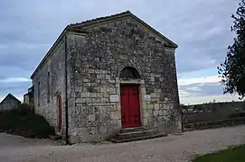 Entrée sur la place.