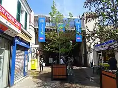 Entrée secondaire de la gare, rue d'Anjou.