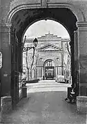 Entrée principale de l'hôpital de La Grave, en 1938.