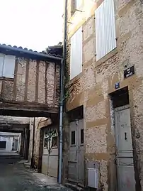 La rue des Arceaux, une ruelle ancienne en plein centre-ville.