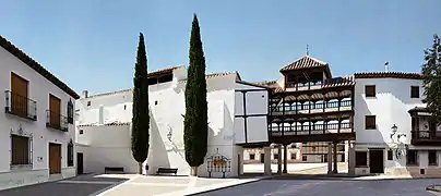 Entrée de la Plaza Mayor de Tembleque (partie arrière), et Plaza Orden, balcons ajourés et mirador