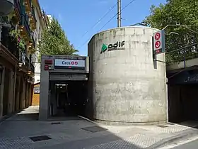 L'entrée principale de la gare de Gros.