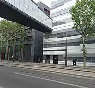 Entrée du ministère de la défense, avenue de la Porte-de-Sèvres, 15e arrondissement de Paris.