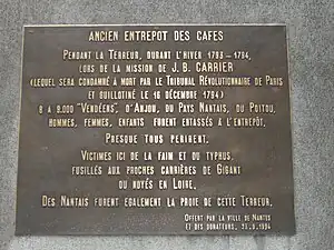 Plaque commémorative de l'ancienne prison de l'Entrepôt des cafés, au n°2 rue Lamoricière