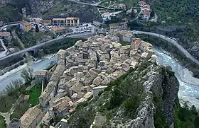 Vue du Var à Entrevaux.