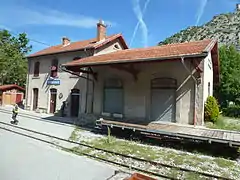 Train des Pignes, station d'Entrevaux.