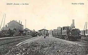 La gare en 1910.A gauche, les voies de la Compagnie du Nord, à droite celles du  Vélu-Bertincourt