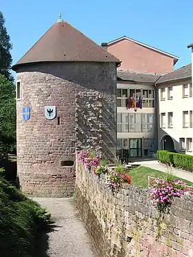 Vestige des remparts et musée du Chapitre à Épinal.