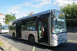 Un véhicule de l’ancienne ligne 114, aux couleurs de Paris Saclay