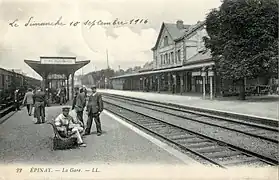 Les quais de la gare d'Épinay-Villetaneuse, toujours en place.
