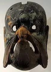 Masque de Gigaku. Époque de Nara (710 -794). Japon, VIIIe siècle. Bois laqué et peint. H : 28,3 cm. Musée Guimet, Paris.