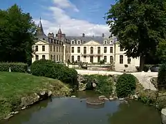 Château d'Ermenonville, façade sud tournée vers le Grand Parc.