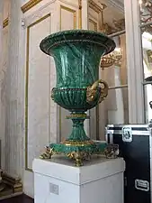 Vase en malachite, de 2 mètres de haut, (XIXe s)