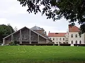 Vue générale : l'église et l'ermitage.