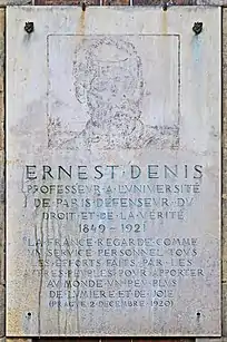 Plaque au no 9 bis.