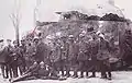Sturmpanzerwagen camouflé, avec son équipage.