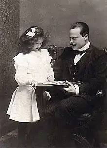 Le grand-duc de Hesse et sa fille Élisabeth (1905)