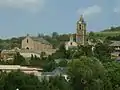 La chapelle et son clocher, à droite de l'église Saint-Génis