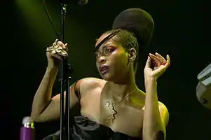 Erykah Badu en concert en juillet 2008.