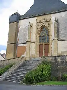 L'escalier de l'ancien cimetière.