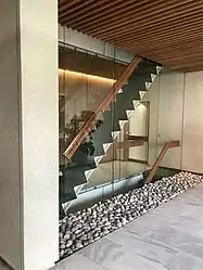 Photo des escaliers en tôle pliée