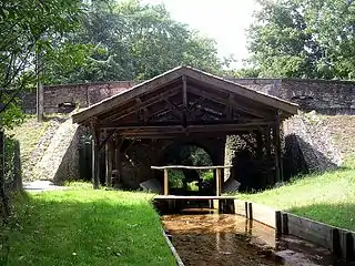 Ancien lavoir du bourg.