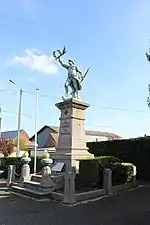 Le Poilu victorieux (monument aux morts)