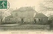 La mairie et la poste vers 1910.