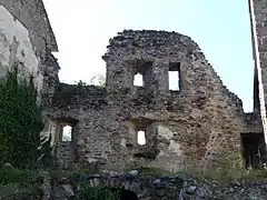 Ruines de l'enceinte.