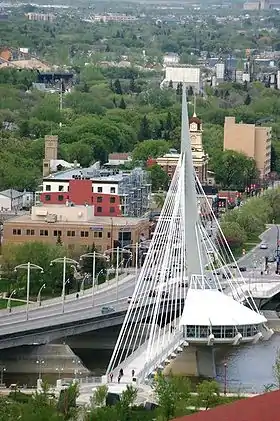 Les ponts Provencher et Esplanade Riel à Winnipeg