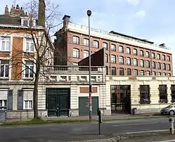 Ancienne usine sur la façade de l'Esplanade (actuellement bureaux de la Voix du Nord)