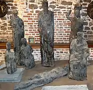 Vestiges des statues carbonisées dans l'incendie de 1976